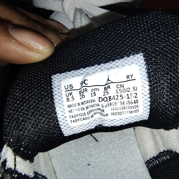 Air Jordans Childrens sneakers - Picture 6 of 8